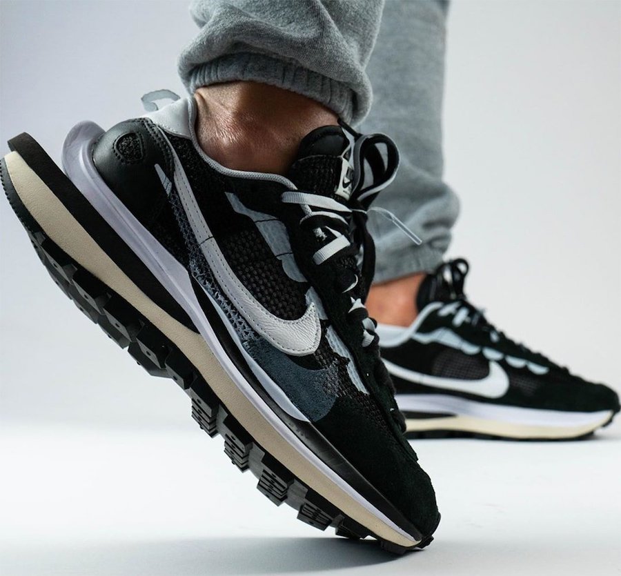 On-Foot Look At The Sacai x Nike VaporWaffle | Sneaker Buzz
